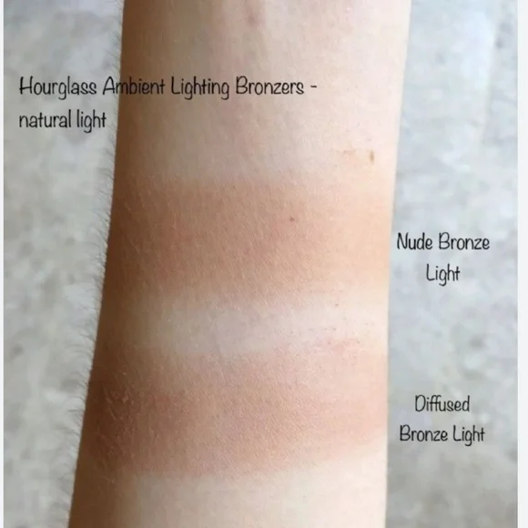 Hourglass Ambient Lighting Bronzer - Diffused Bronze Light - Picture 3 of 5